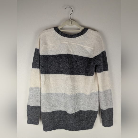 Vince Mohair V-neck Sweater - Picture 3 of 4